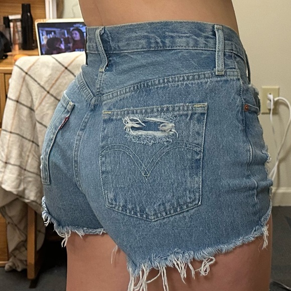 Levi’s 501 Shorts - Picture 5 of 6